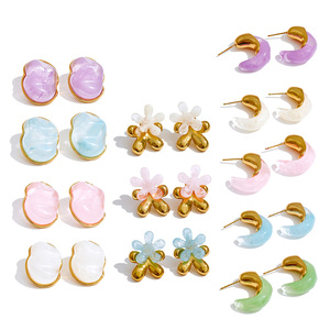 Mchic 542 Orecchini Pendenti a Cerchio Triangolari a Forma di Fiore in Resina Multicolore e Acciaio Inossidabile, Gioielli alla Moda - Product Image 2