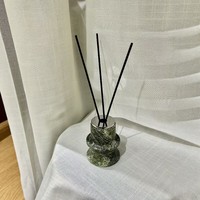 Diffuseur de parfum en marbre élégant et luxueux avec logo personnalisé STONEKOCC, décoration aromatique moderne pour la maison