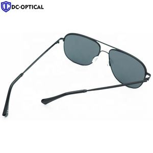 <span class=keywords><strong>Gafas</strong></span> <span class=keywords><strong>de</strong></span> <span class=keywords><strong>sol</strong></span> polarizadas cuadradas <span class=keywords><strong>de</strong></span> moda <span class=keywords><strong>de</strong></span> gran tamaño <span class=keywords><strong>de</strong></span> Metal para hombres, personalizadas, 2025, populares, para mujeres y hombres, montura <span class=keywords><strong>de</strong></span> <span class=keywords><strong>gafas</strong></span> <span class=keywords><strong>de</strong></span> <span class=keywords><strong>sol</strong></span> polarizadas <span class=keywords><strong>de</strong></span> metal - Product Image 5