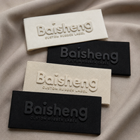 Étiquettes tissées haut de gamme, faible MOQ, logo personnalisé, étiquettes de cou en toile textile recyclée avec caoutchouc silicone 3D, étiquettes tissées durables