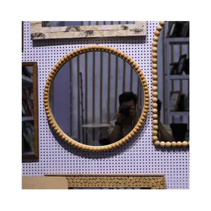 Espelho de parede de madeira com moldura de contas de madeira natural amarela para decoração de casa | Espelho com miçangas de madeira decorativas personalizado