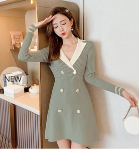 Mini <span class=keywords><strong>abito</strong></span> lavorato a maglia doppiopetto a maniche lunghe da donna all'ingrosso <span class=keywords><strong>abito</strong></span> Casual con scollo a v e colletto rovesciato - Product Image 6