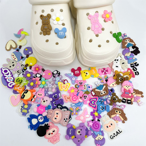 Nouveauté : Breloques personnalisées en PVC de style sabot pour chaussures, avec logo personnalisé, vente en gros, par Xiao Qian Designer - Product Image 1