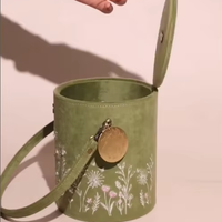 Sac à main brodé de perles florales roses, boîte à chocolat pour le Ramadan, emballage personnalisé pour mariage, boîte cylindrique en velours pour bonbons et desserts