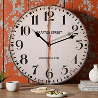 Horloge murale vintage, cadran blanc vieilli, grands chiffres noirs en serif, mouvement à quartz silencieux, horloge ronde suspendue pour salon