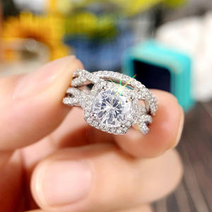 Anello di fidanzamento da donna Dj049 in oro bianco con diamante naturale taglio ovale colore D e montatura a halo - Product Image 3