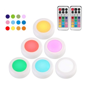 Paquete de 6 Luces LED RGB con Control Remoto, Pequeñas Luces Nocturnas de Colores, Luz de Gabinete a Pilas, Venta al Por Mayor - Product Image 2