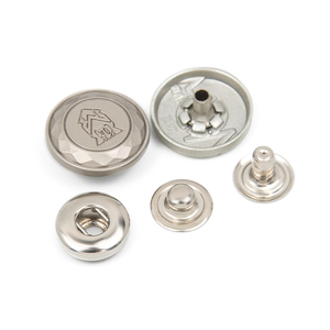 กระดุมแป๊กเสื้อผ้าแบบสแนปสี่ชิ้น ผลิตจากโลหะผสมสังกะสี เป็นมิตรกับสิ่งแวดล้อม พร้อมโลโก้สั่งทำได้ - Product Image 1