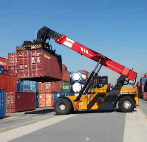 Reach Stacker SRSC45V 45T avec déplacement latéral hydraulique, écarteur/fourches en option pour ports et terminaux, meilleur prix compétitif, capacité de 5 empilages en hauteur - Product Image 2