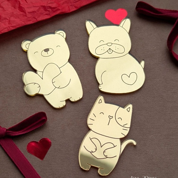 Three piece set of bears in gold color (approximately 5cm high)
