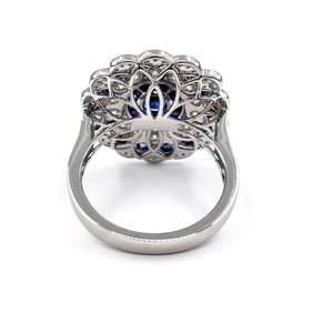 Bague en or blanc massif 18 carats de haute qualité, design vintage du XIXe siècle, saphir bleu taille brillant et diamants véritables, style victorien unique et antique - Product Image 2