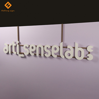 Lettres 3D blanches personnalisées en métal massif avec cadre, logo suspendu au plafond pour panneau de réception de bureau, panneau de studio d'art