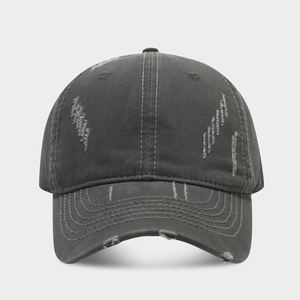 Casquette de baseball unisexe en sergé de coton lavé à 6 panneaux, avec impression en relief, design déchiré et courbé, style vintage sportif urbain, boucle métallique - Product Image 4