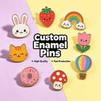 Badge en émail mignon de dessin animé, broche en métal personnalisée, motifs animaux, nourriture, étoiles, nuages, pour sac à dos, cadeau, anime personnalisé, fabricant et fournisseur