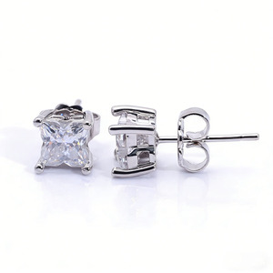 Boucles d'oreilles Moissanite Iced Out en argent sterling 925, sertissage griffe, qualité VVS, monture couronne à griffes, bijoux d'oreille, pierres sécurisées, style Hip Hop Bling - Product Image 4