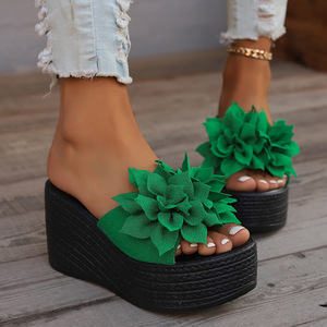 รองเท้าแตะส้นเตารีดแบบเปิดสำหรับผู้หญิง ลายดอกไม้ แฟชั่น สำหรับใส่ไปทะเล ชายหาด ฤดูร้อน กันลื่น - Product Image 3