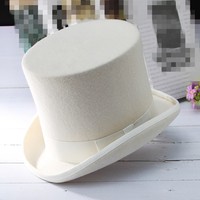 Chapeau de fête de style Chapeur Fou victorien, en feutre de laine blanc, avec un dessus décoré pour un effet magique