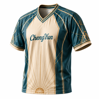 Camiseta de Fútbol Retro Art Deco en Verde Azulado y Dorado, Camiseta de Fútbol con Diseño Geométrico de Rayos de Sol, Elegante Camiseta de Fútbol Vintage