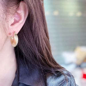 Pendientes Xinfly en Forma de U con Diseño de Ola en Oro de 18K, Au750, Auténticos, Resistentes, Versátiles, de Alta Gama y Lujo para Mujer, para Boda o Regalo - Product Image 2