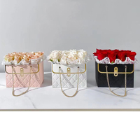 Boîte cadeau en papier personnalisée avec chaîne métallique, seau de rangement pour bouquets, sac à main de fleuriste, sac cadeau artisanal pour mariage, fête, anniversaire