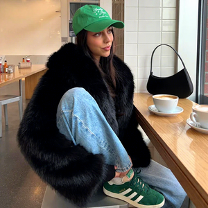OFTBUY Abrigo de Piel Sintética de Zorro para Mujer, Chaqueta Corta de Invierno Cálida y Gruesa con Cuello Chalín y Manga Murciélago, Estilo Urbano, OEM Personalizado, MOQ Bajo, Envío Rápido - Product Image 3