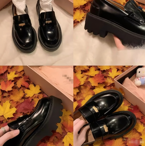 Chaussures décontractées à talon épais pour femmes, à enfiler, toutes saisons, avec détails métalliques, pour la marche et le fitness - Product Image 6