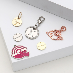 Kẽm Hợp Kim Thương Hiệu Tên Đồ Trang Sức Mặt Dây Chuyền Thẻ Tùy Chỉnh Riêng Logo Kim Loại Charms Cho Món Quà Ribbon Thẻ - Product Image 4