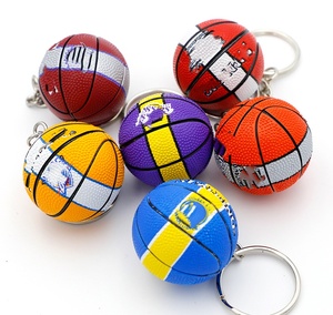 <span class=keywords><strong>Sneaker</strong></span> in gomma e cuoio Pu basket palla portachiavi Club stampa a caldo Logo 3d <span class=keywords><strong>Mini</strong></span> basket portachiavi - Product Image 2