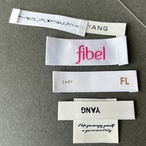 Étiquettes de col textiles de luxe personnalisées de haute qualité avec logo de marque, en damassé tissé haute densité, avec logo central plié pour vêtements - Product Image 2