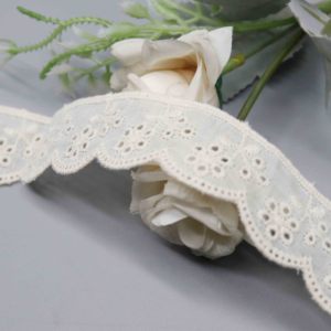 Cinta de encaje de algodón delicado ecológico al por mayor de 3 cm con diseño floral bordado personalizable para muñecas - Product Image 4