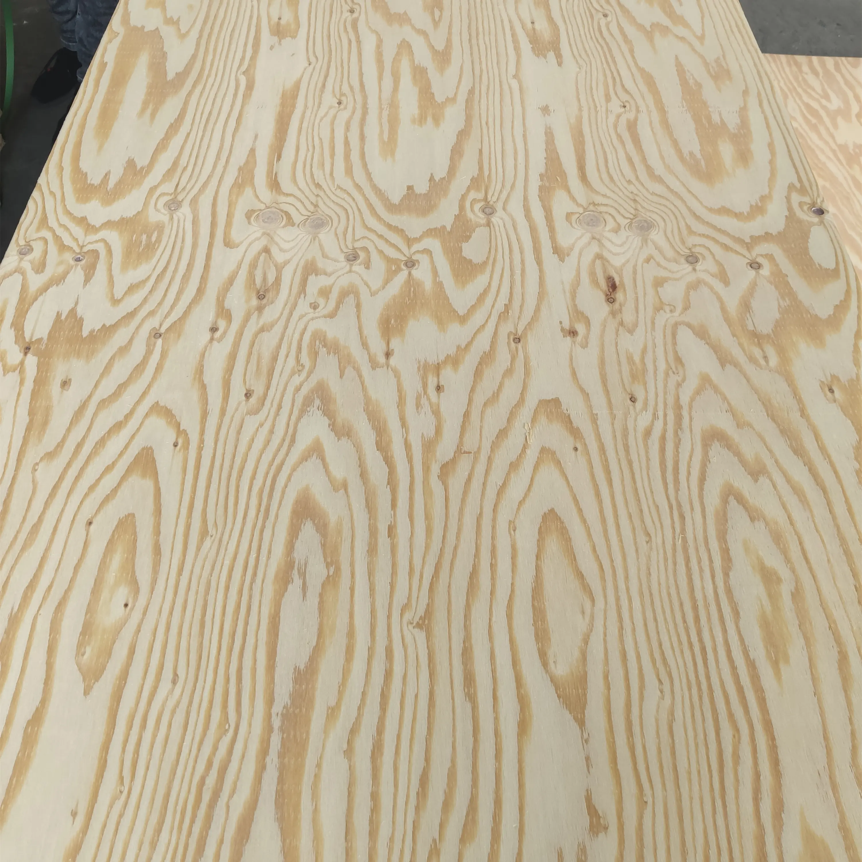 China Manufacture Radiata pine long board CD+ JAS/FSC construction wood lvl plywood