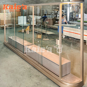 Vitrine moderne de salle d'exposition pour magasin de détail Vitrine murale haute en verre et lumière Version complète personnalisée Vitrine à liqueur Curio