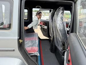 Mini SUV 4 roues fermé, 5 places, véhicule tout-terrain 60/72V pour les trajets urbains et les visites en ville, CAPACITÉ 5 PLACES, offre un espace généreux - Product Image 4