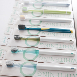Brosse à dents à poils doux avec logo personnalisé, manche en <span class=keywords><strong>plastique</strong></span> pour adulte, pour usage personnel à domicile - Product Image 4