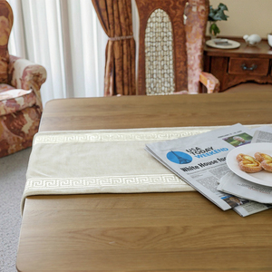 Europa a buon mercato all'ingrosso bella vendita calda elegante <span class=keywords><strong>Beige</strong></span> ricamo <span class=keywords><strong>Runner</strong></span> da tavolo per Hotel letto <span class=keywords><strong>Runner</strong></span> bandiera - Product Image 5