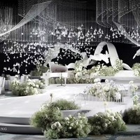 Têtes de fleurs de lys blanc artificiel de nouvelle conception pour suspendre des cristaux décoration de plafond de mariage