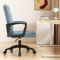 Chaise de loisirs minimaliste et durable avec dossier ergonomique, hauteur réglable et design peu encombrant pour un mobilier moderne