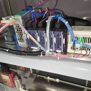 Reactor de hidrogenacion de lecho fijo para uso en laboratorio configurado con tres alimentaciones de gas y una alimentacion de liquido - Product Image 3