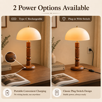 Lampe de table élégante en bois avec abat-jour en forme de dôme, éclairage de chevet moderne et minimaliste