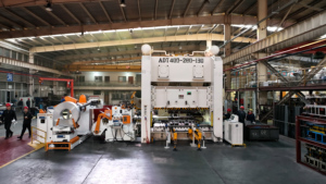 HAIWEI Linea di Alimentazione a Bobina Compatta 3 in 1, Svolgitore, Raddrizzatore e Alimentatore per Fogli, 2.2kw/4.5KW, 1-18M/min, Capacità 5T - Product Image 2