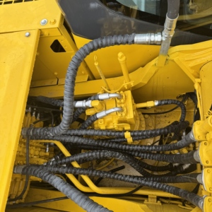 Excavadora Hidráulica Komatsu PC220-8 Usada en Venta, Motor Original, Pocas Horas de Uso, para Construcción de Carreteras, Minería y Alquiler - Product Image 4