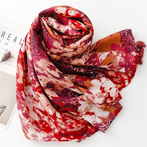 Alta calidad nuevo estilo bohemio rojo púrpura flor impresa algodón playa bufandas chales mujeres elegante largo chal grande bufanda Hijab - Product Image 3