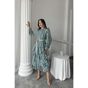 Robe longue en mousseline de soie menthe à volants avec col mandarin, silhouette trapèze, tissu respirant, taille naturelle - Product Image 6