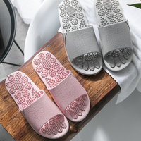 Pantoufles de massage d'hiver brodées en gros pour hommes et femmes, antidérapantes, en cuir synthétique, pour réflexologie plantaire en extérieur
