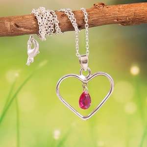 Colgante Clásico de Corazón para Mujer, Hecho a Mano, Chapado en Oro Rosa, Plata de Ley 925, con Rubí de Mozambique, Certificado por Terceros - Product Image 3