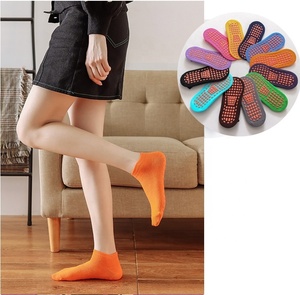 Populaire anti-dérapant antidérapant adulte enfants <span class=keywords><strong>Trampoline</strong></span> <span class=keywords><strong>Park</strong></span> chaussettes personnalisé athlétique coton Polyester Sport Grip <span class=keywords><strong>chaussette</strong></span> - Product Image 6