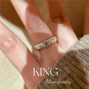 Bague en argent sterling S925 King Silver Jewelry avec motif floral en zircon, alliance pour femme - Product Image 5