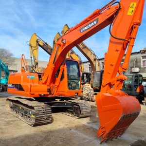 รถขุดมือสองคุณภาพดี Doosan DH150LC-7 ขนาด 15 ตัน ชั่วโมงการทำงานต่ำ บำรุงรักษาอย่างดี เกียร์และปั๊มสมบูรณ์แบบ เหมาะสำหรับงานก่อสร้างและงานดิน - Product Image 1