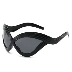 Kacamata hitam mode Hip Pop tren desainer Lentes de sol kacamata hitam besar futuristik UV400 Y2K