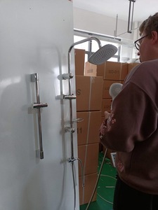 <span class=keywords><strong>Douche</strong></span> à double mitigeur avec pommeau de <span class=keywords><strong>douche</strong></span> pluie en acier inoxydable, <span class=keywords><strong>kit</strong></span> de rail de <span class=keywords><strong>douche</strong></span> carré pour salle de bain - Product Image 3